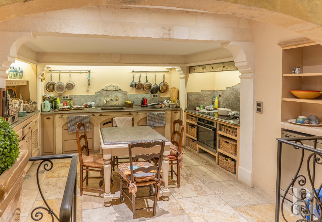 A flat in a private mansion in the Arles Mannerist style in Tarascon, the emblematic city of the Counts of Provence - photo  n°15